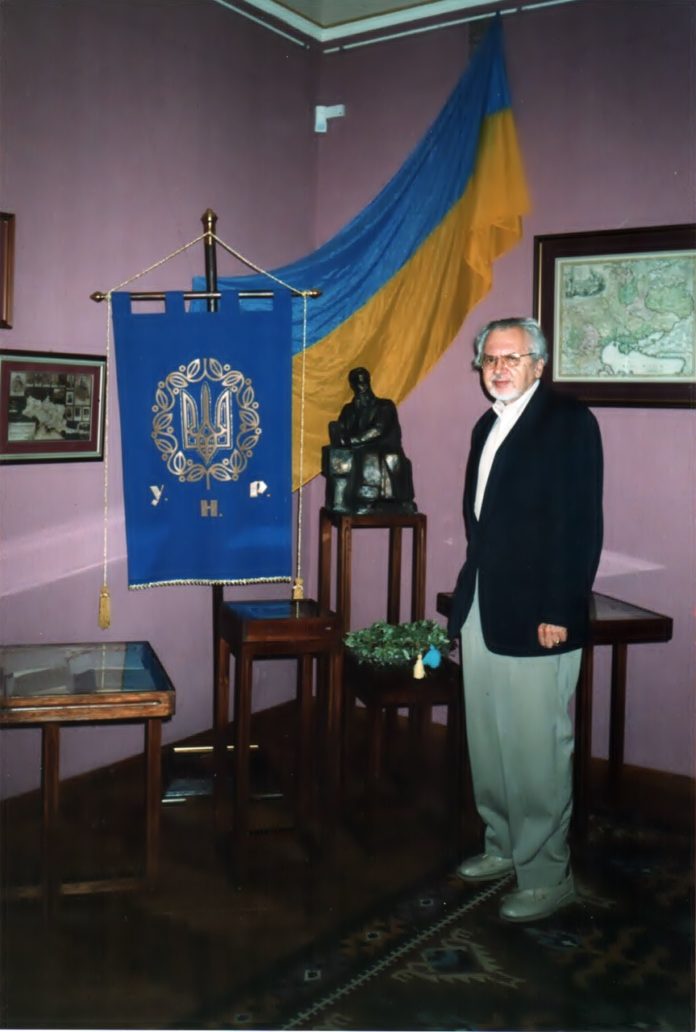 Любомир Винар під час відвідин Львівського дому Грушевських. 19 серпня 2002 р.