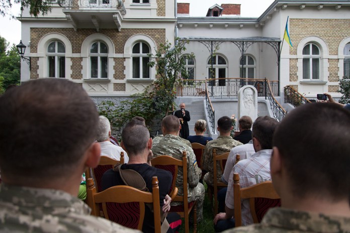Презентація проекту “Українські герої”