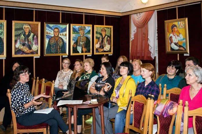 Лекція та Поетичний Пік-нік, присвячені літературному проекту Наталії Кобринської "Перший вінок"