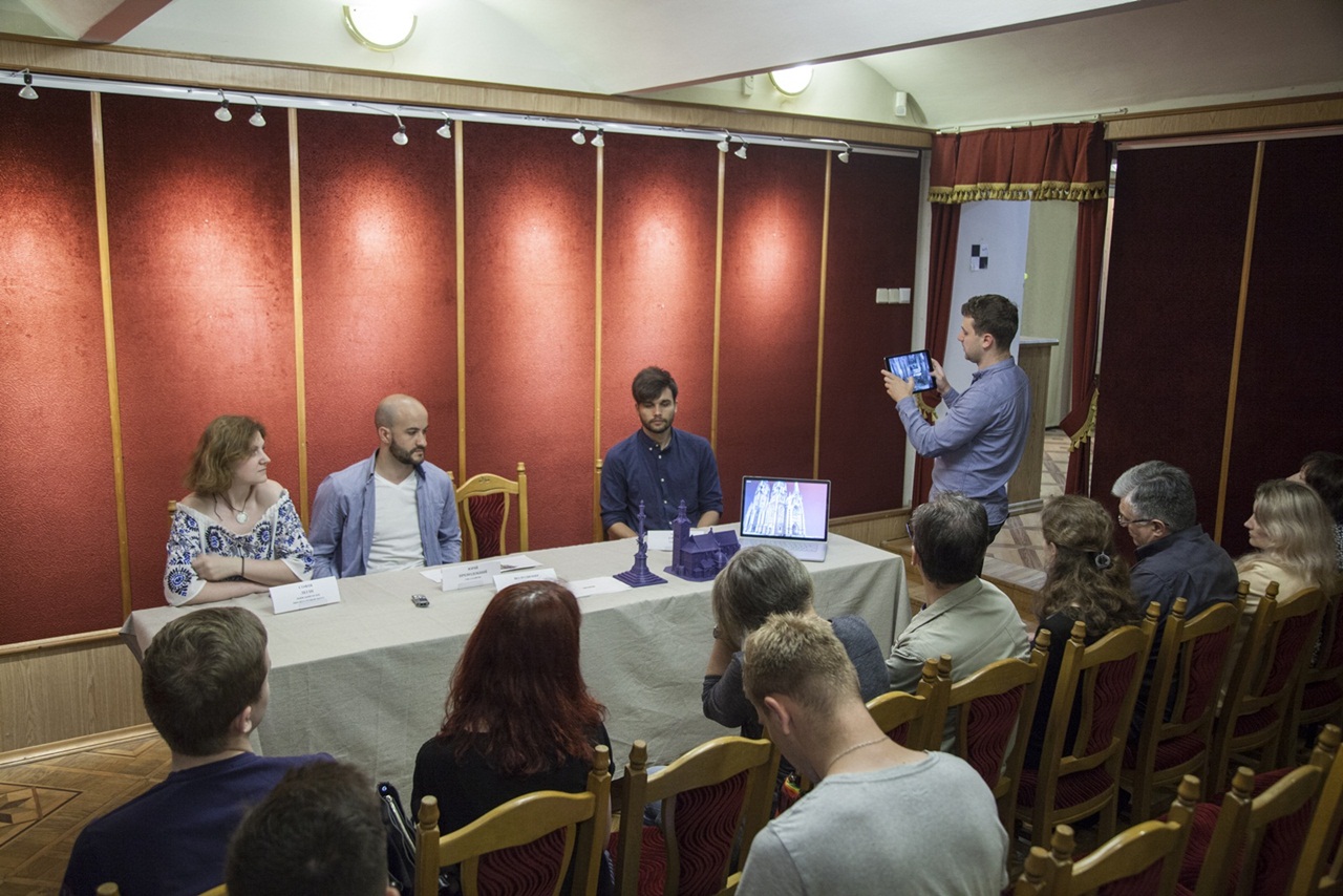 Презентація проекту «Створення смартфонного додатку доповненої реальності для експонатів Львівського музею Михайла Грушевського»
