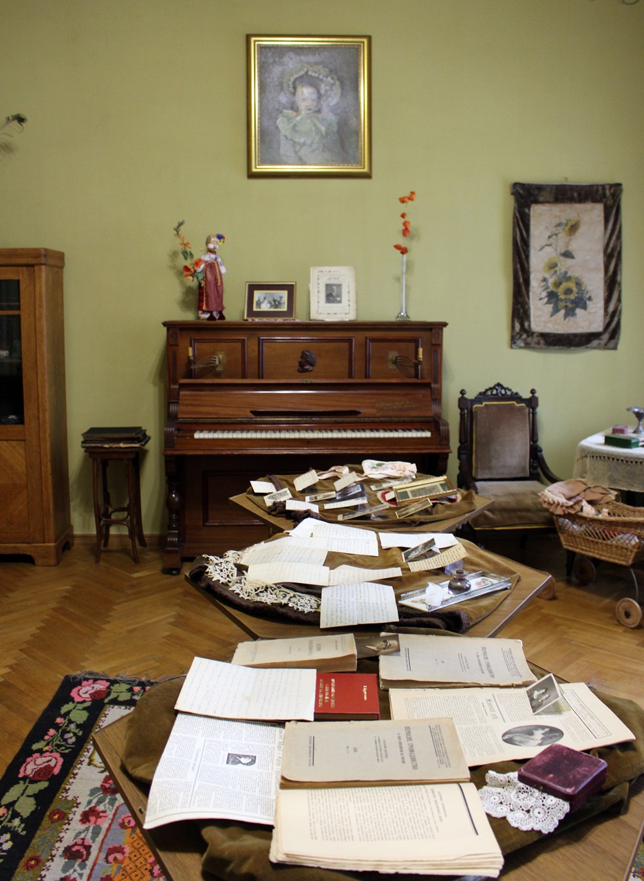 Виставка, присвячена 120-річчю від дня народження Катерини Грушевської