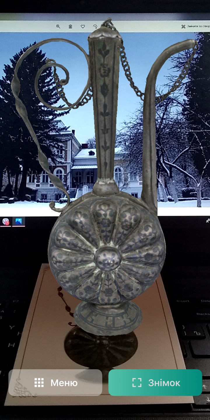 Глечик декоративний (куманець) 1880 р. Фонди ДМММГ у Львові кн. вступу № 4118, інв. № 100 МЕМ