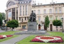 Запрошуємо на покладання квітів до пам’ятника Михайлові Грушевському пам'ятник Михайлові Грушевському