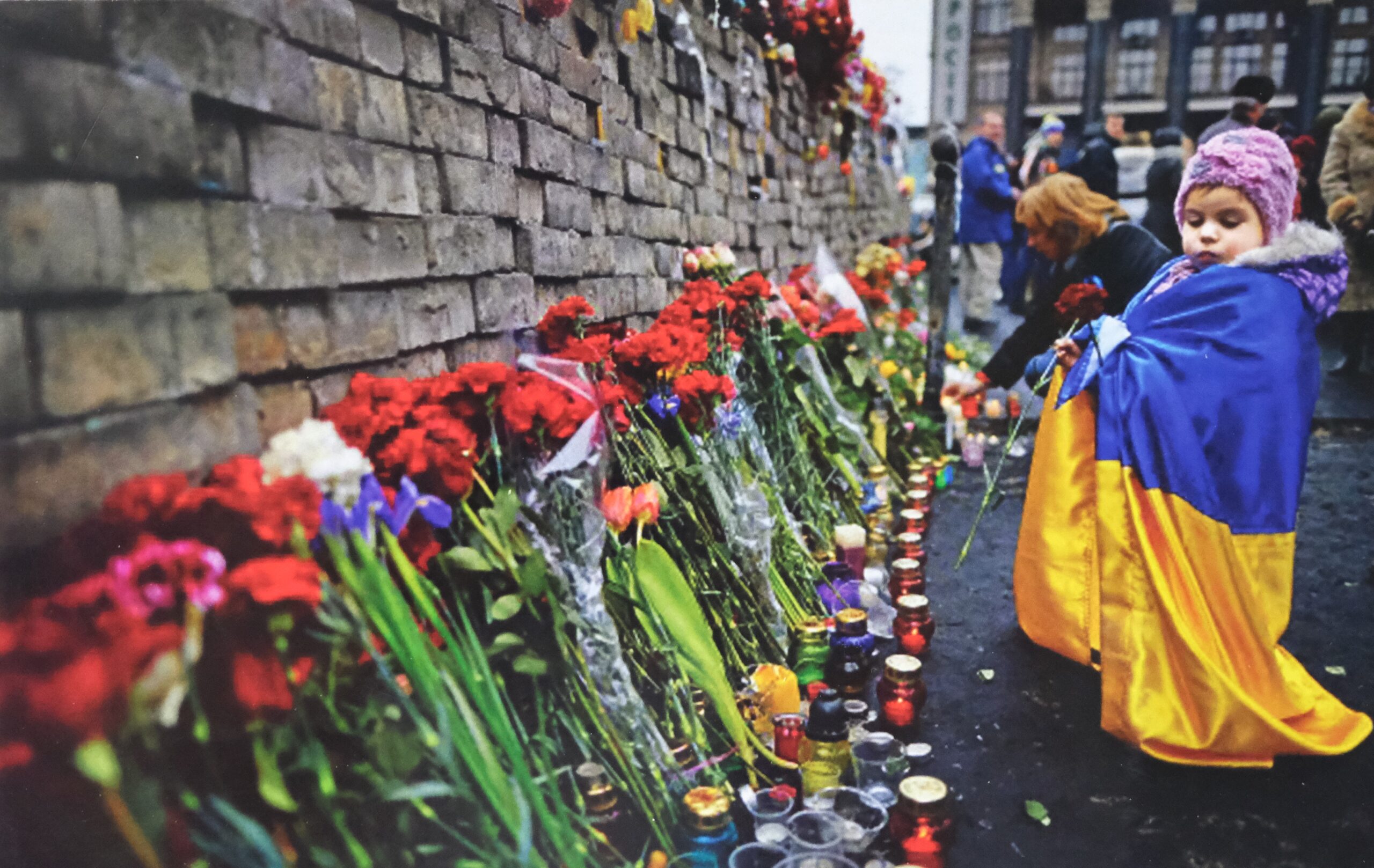 Вшанування пам’яті герої Небесної Сотні. 2014 р., Україна, м. Київ, вул. Інститутська. Світлина із збірки Національного музею історії України